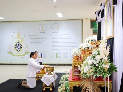 ผู้อำนวยกลุ่ม รักษาราชการแทน  ผู้อำนวยการสำนักตรวจเงินแผ่นดินจังหวัดสตูล เข้าร่วมพิธีถวายน้ำสรงพระบรมศพ สมเด็จพระนางเจ้าสิริกิติ์ พระบรมราชินีนาถ พระบรมราชชนนีพันปีหลวง พร้อมลงนามแสดงความไว้อาลัย ณ ห้องโถงศาลากลางจังหวัดสตูล (หลังใหม่) จังหวัดสตูล